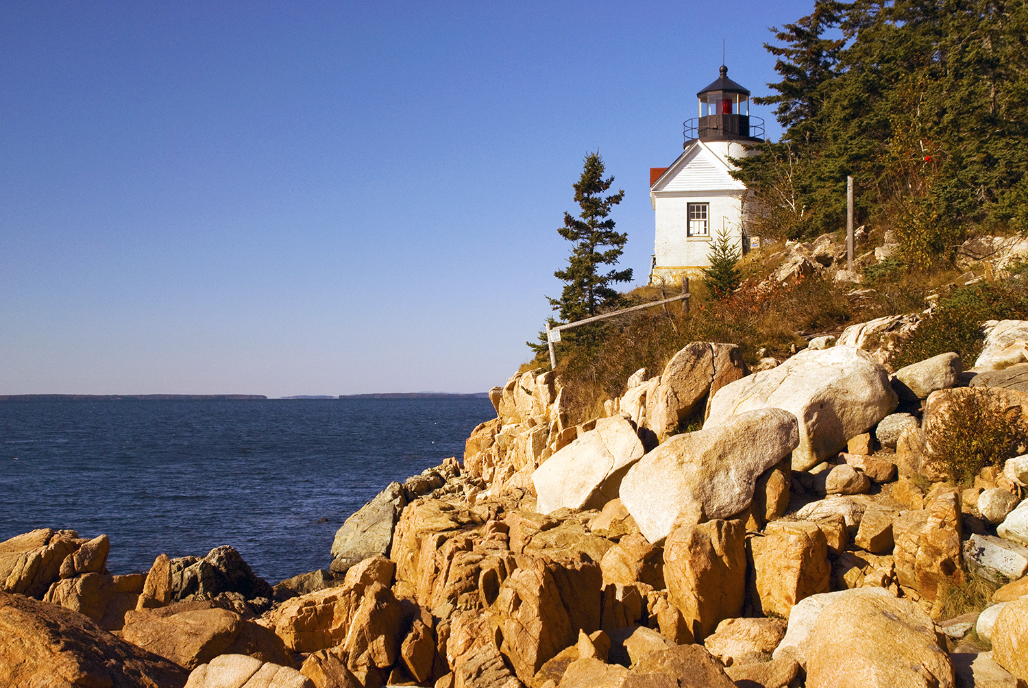Lighthouse near Bar Harbor, Maine, USA • Wander Your Way