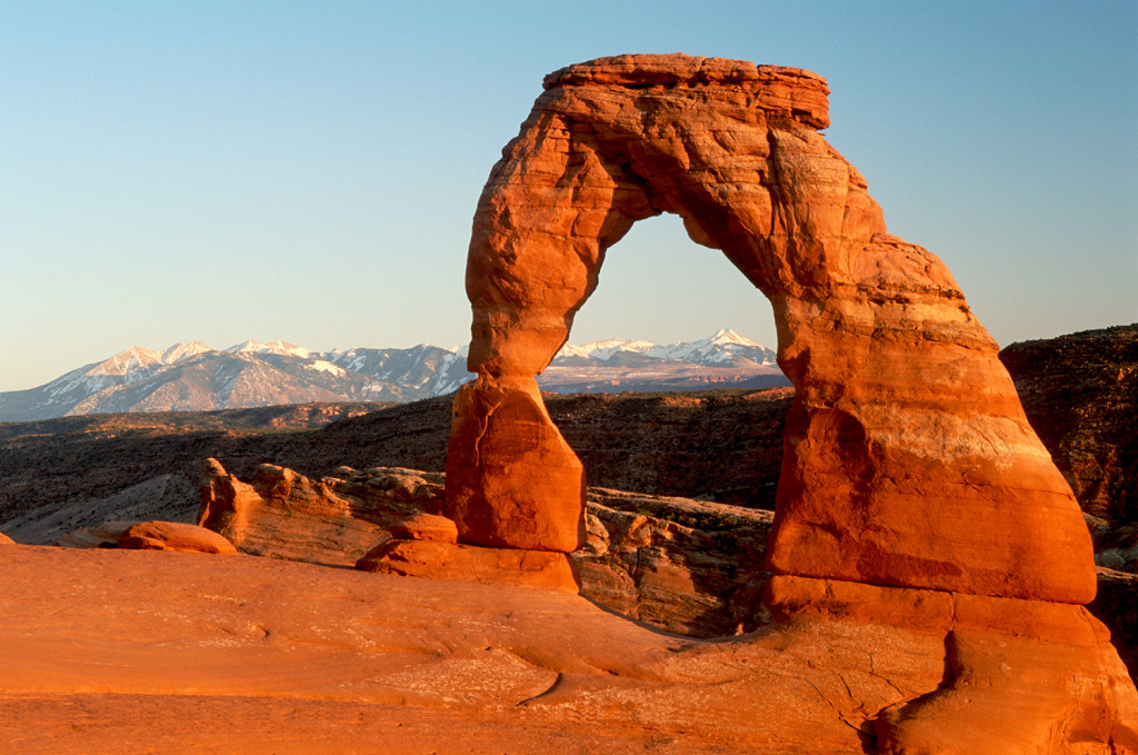 Delicate Arch with the La Sal Mountains in the background, sunset, Arches National Park, Moab, Utah, USA