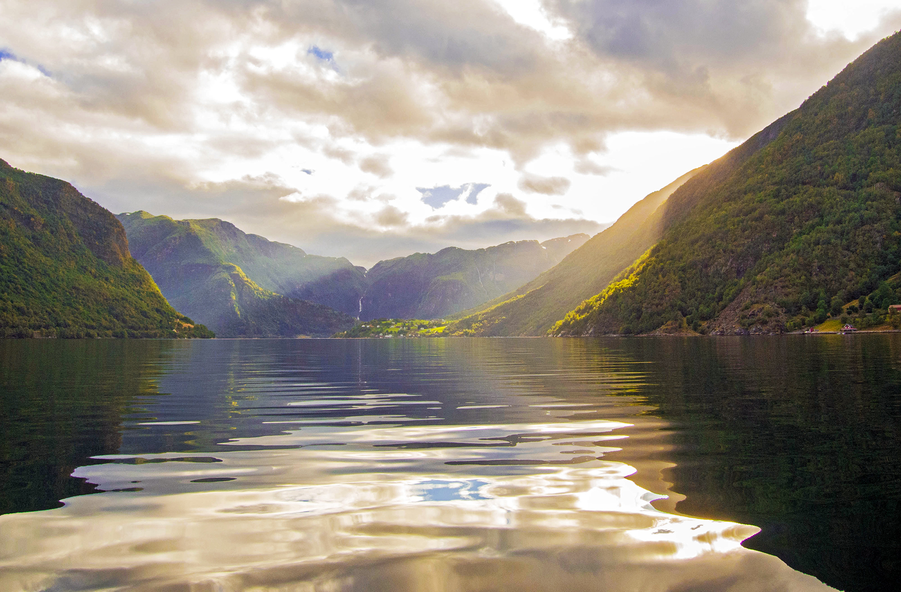 Фьорды Норвегии с реками