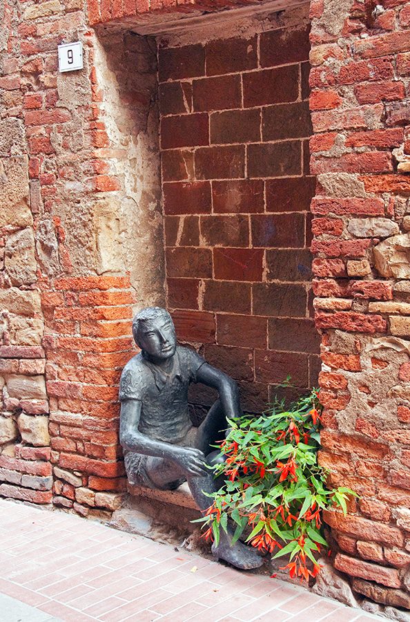 Statue in Casole d'Elsa