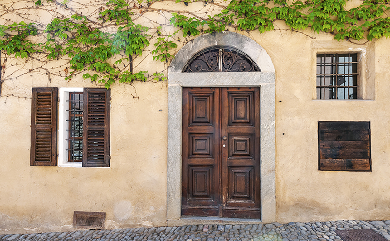 Door and windows in Monforte • Wander Your Way