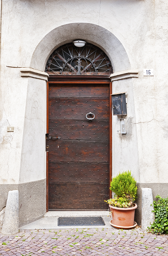 Door in Serralunga d'Alba • Wander Your Way
